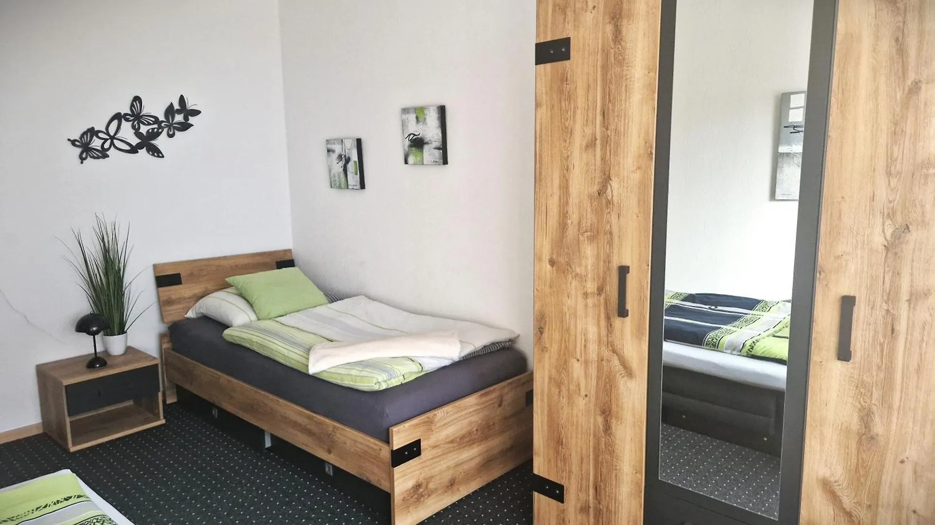 Grosszuegige Wohnung Mit Terrasse Und Gartenzugang - Das Komplette Erdgeschoss Bindlach
