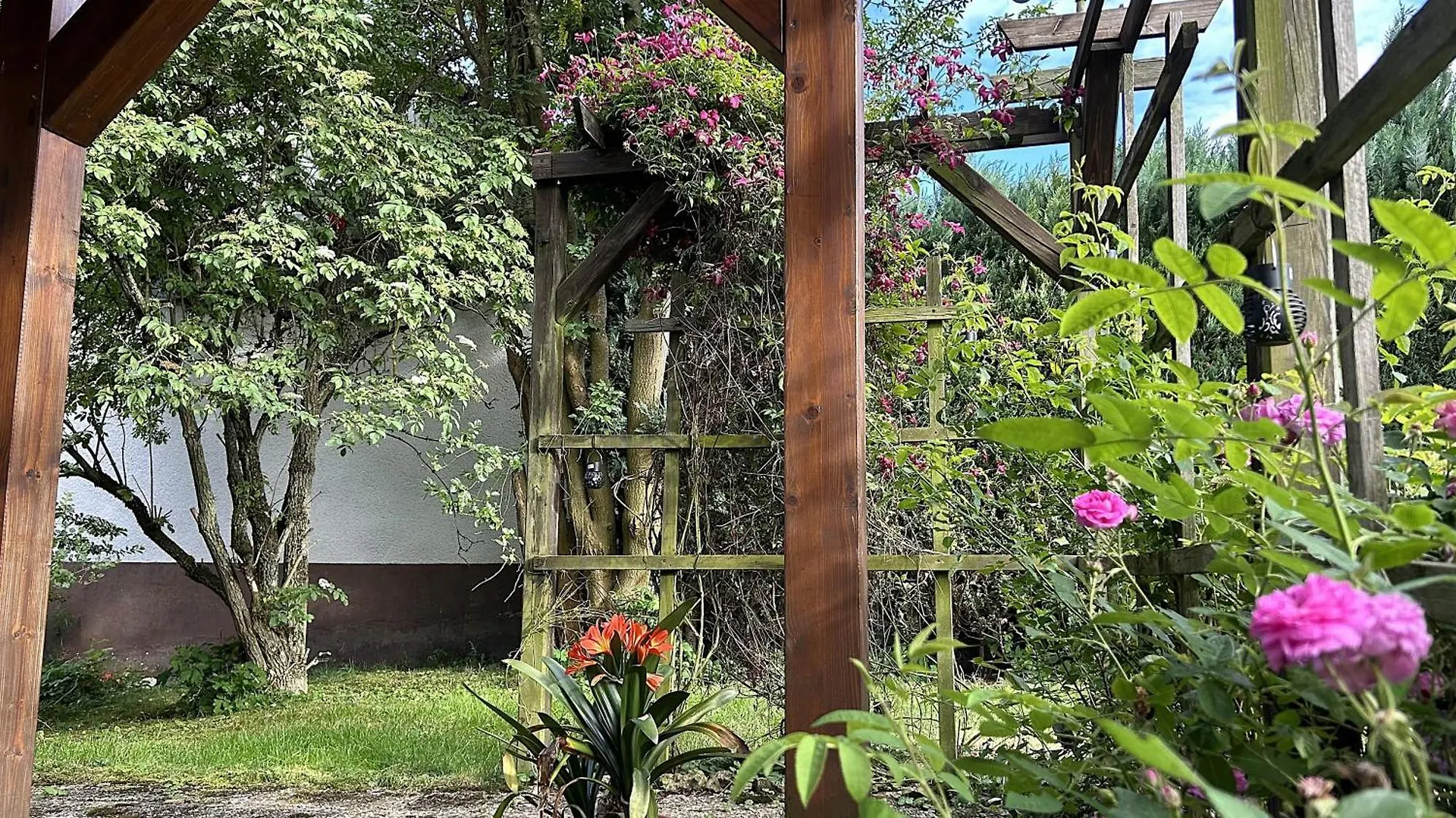 Apartment Grosszuegige Wohnung Mit Terrasse Und Gartenzugang - Das Komplette Erdgeschoss Bindlach Germany