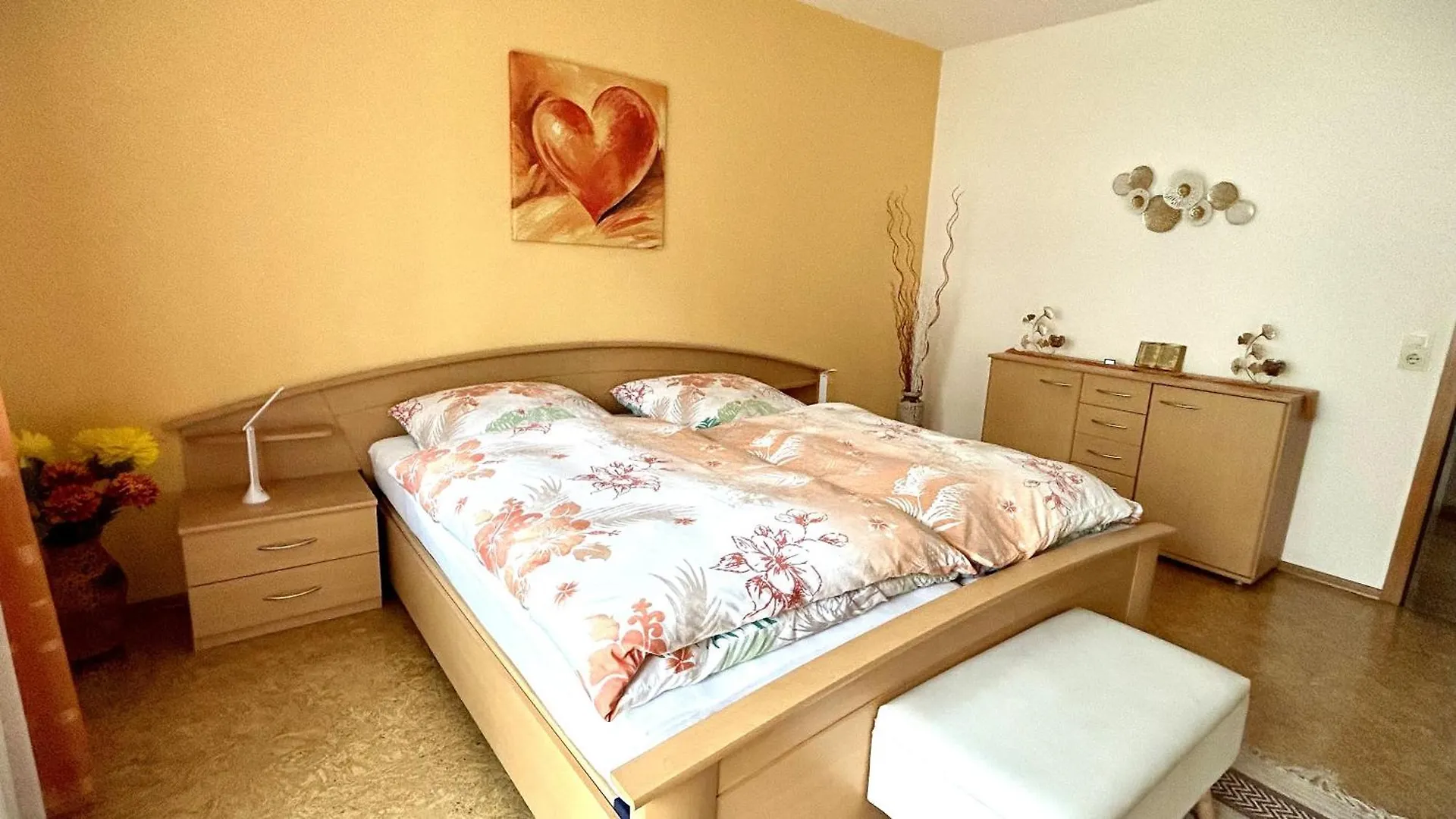 Grosszuegige Wohnung Mit Terrasse Und Gartenzugang - Das Komplette Erdgeschoss Bindlach