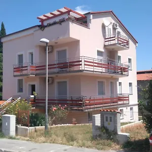 apartments-gracijela-pula-52100.in-istria.net/