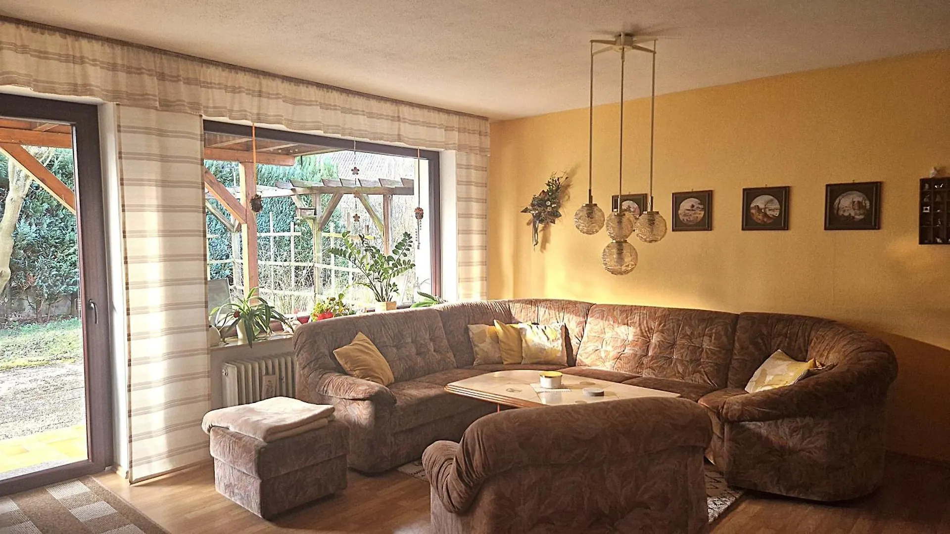 Grosszuegige Wohnung Mit Terrasse Und Gartenzugang - Das Komplette Erdgeschoss Bindlach Germany